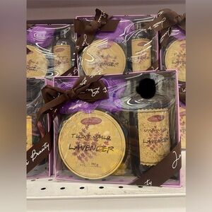 Lavender Spa Gift Set with Purple Bow 192 g 250g